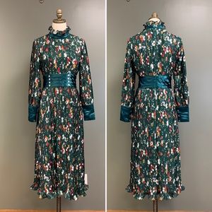 NWT UVM Collection Lilly Green Floral Pleated Midi Dress Long Sleeves Mock Neck